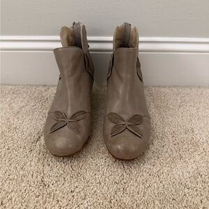 Anthropologie Coupleaf - Elegant Tan Ankle Boots with Kitten Heel